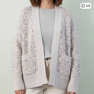 Abercrombie & Fitch Cream Leopard print cardigan. Size M.